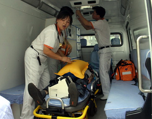 2024年120救护车接送病人出院到曲靖市师宗县医院转院车电话