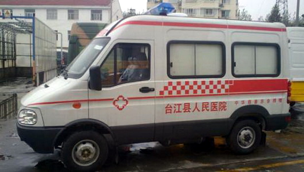 昆明出租急救车电话