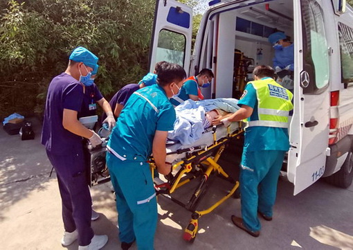 昆明出租私人救护车联系电话